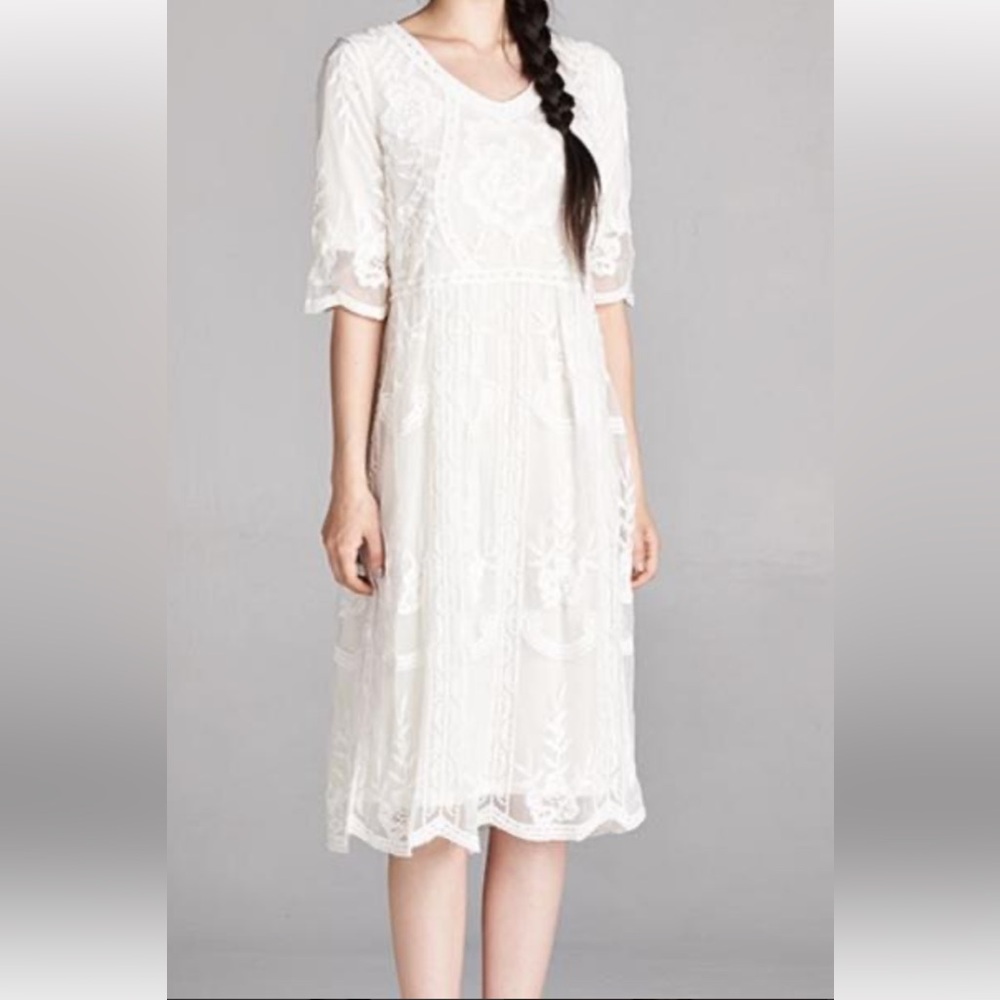 Orange Creek Sz M/L ivory lace overlay embroidered midi dress‎